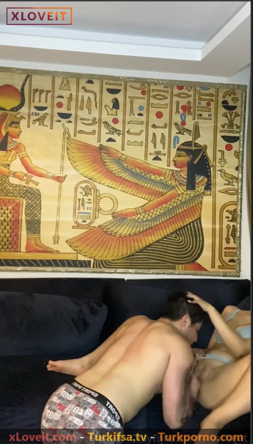 Am Yalama Porno Amcığı parmaklayıp dil attı