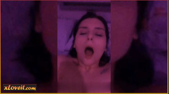 Goodgirl sevgilisinin aletine tüküre tüküre sakso çekti